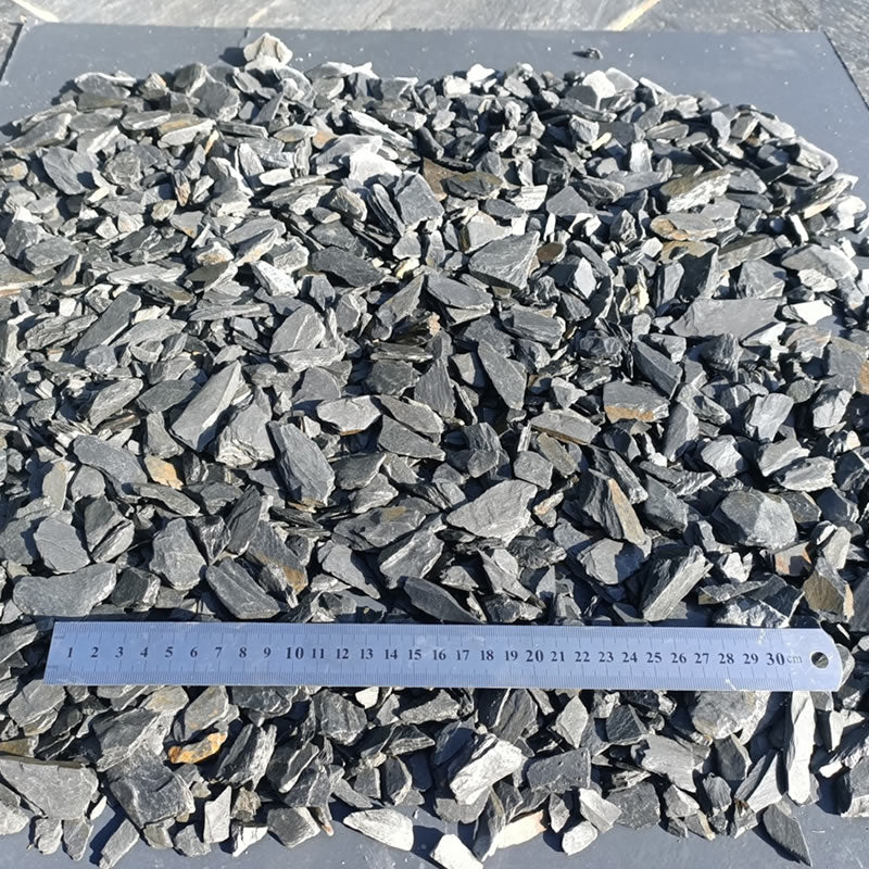 25mm Welsh slate chippings close up